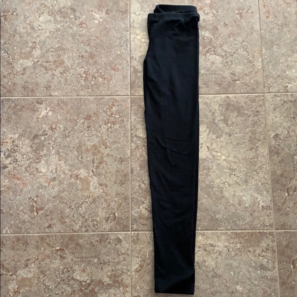 black leggings.